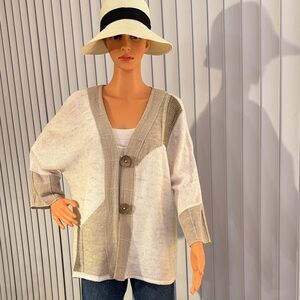 Cream & Tan V-Neck Two-Tone Button Front Cardigan